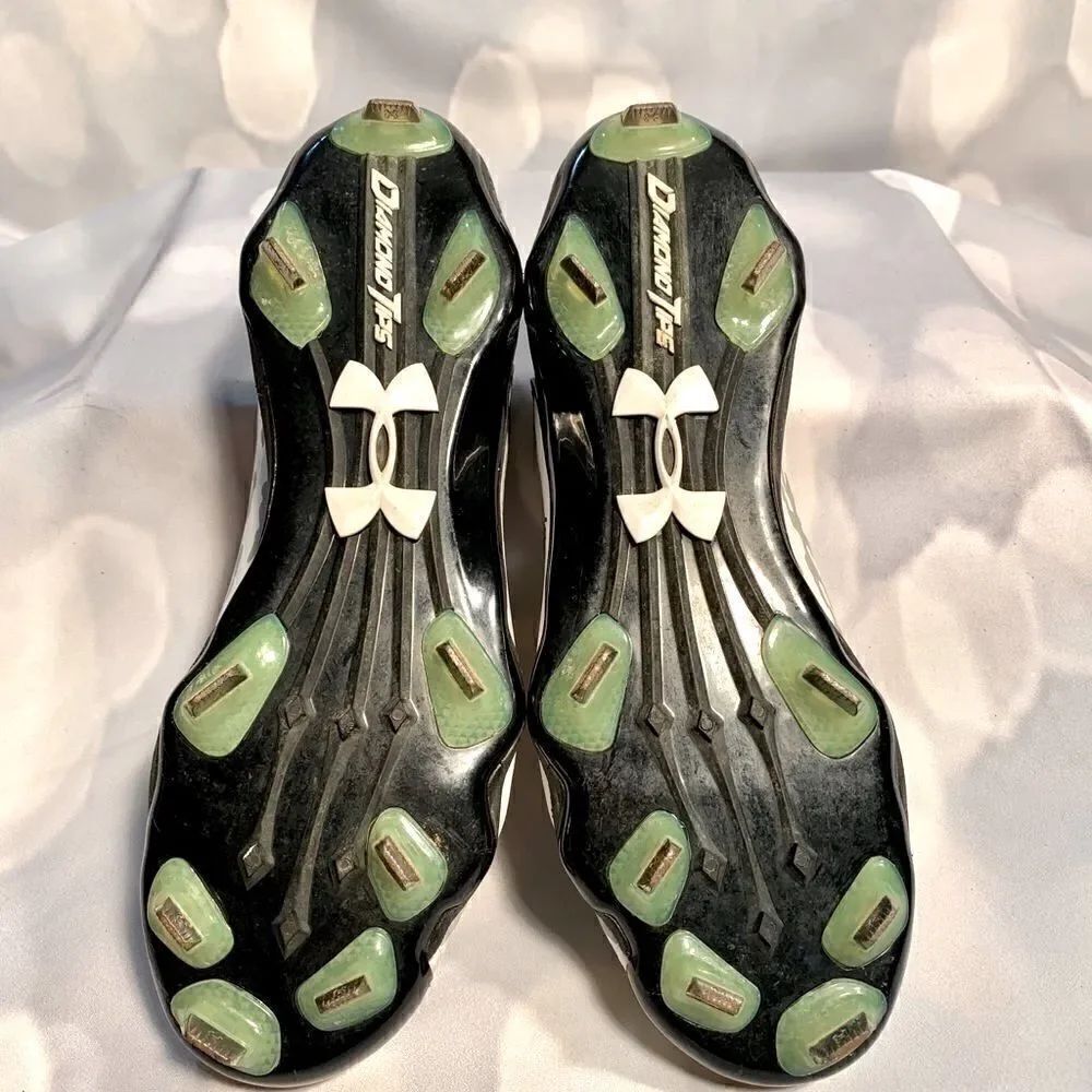 UNDER ARMOUR CLEATS - Picture 7 of 8